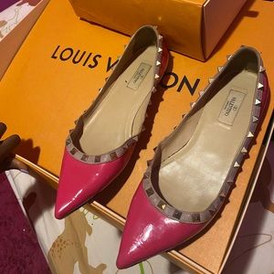 Valentino Garavani ROCKSTUD ballet flat.